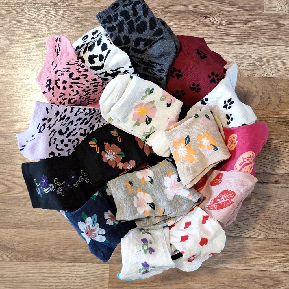 GIFT CHOICES! ๐ YOU GET TO PICK A THANK YOU GIFT FOR EVERY PURCHASE! FUN! ๐ - Picture 8 of 16